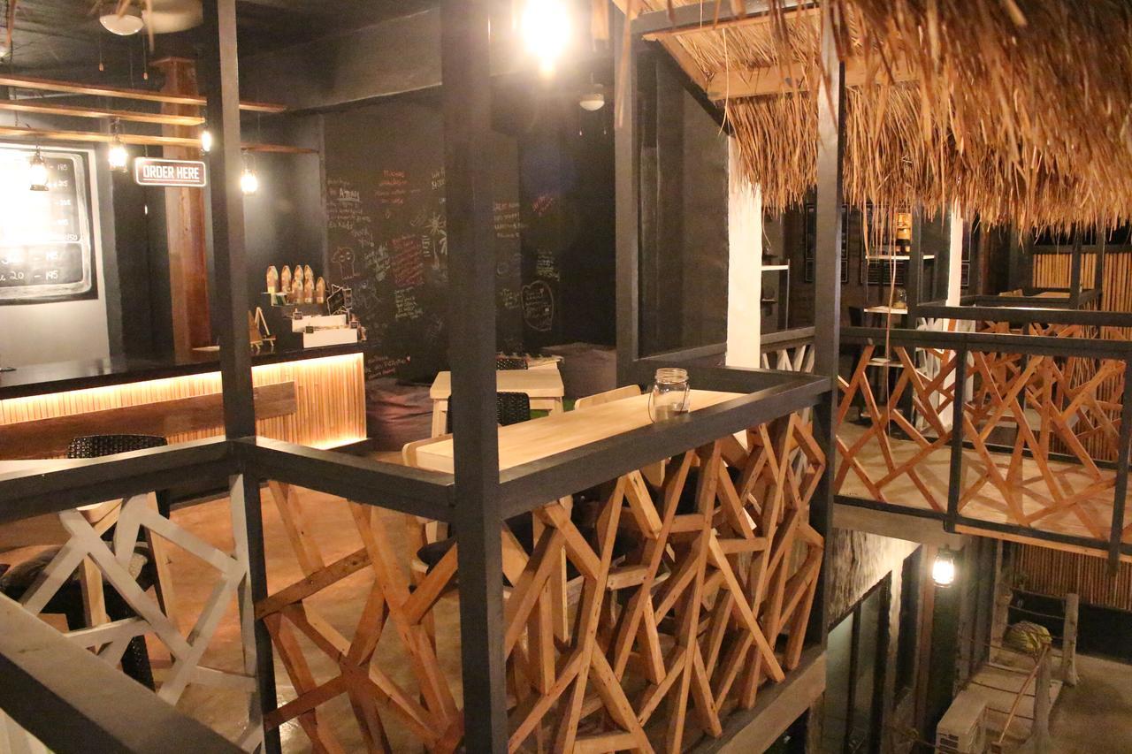 The Cavern Pod Hotel & Specialty Cafe El Nido Exteriör bild