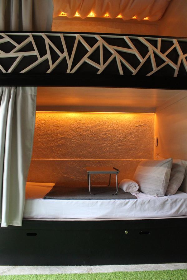 The Cavern Pod Hotel & Specialty Cafe El Nido Exteriör bild
